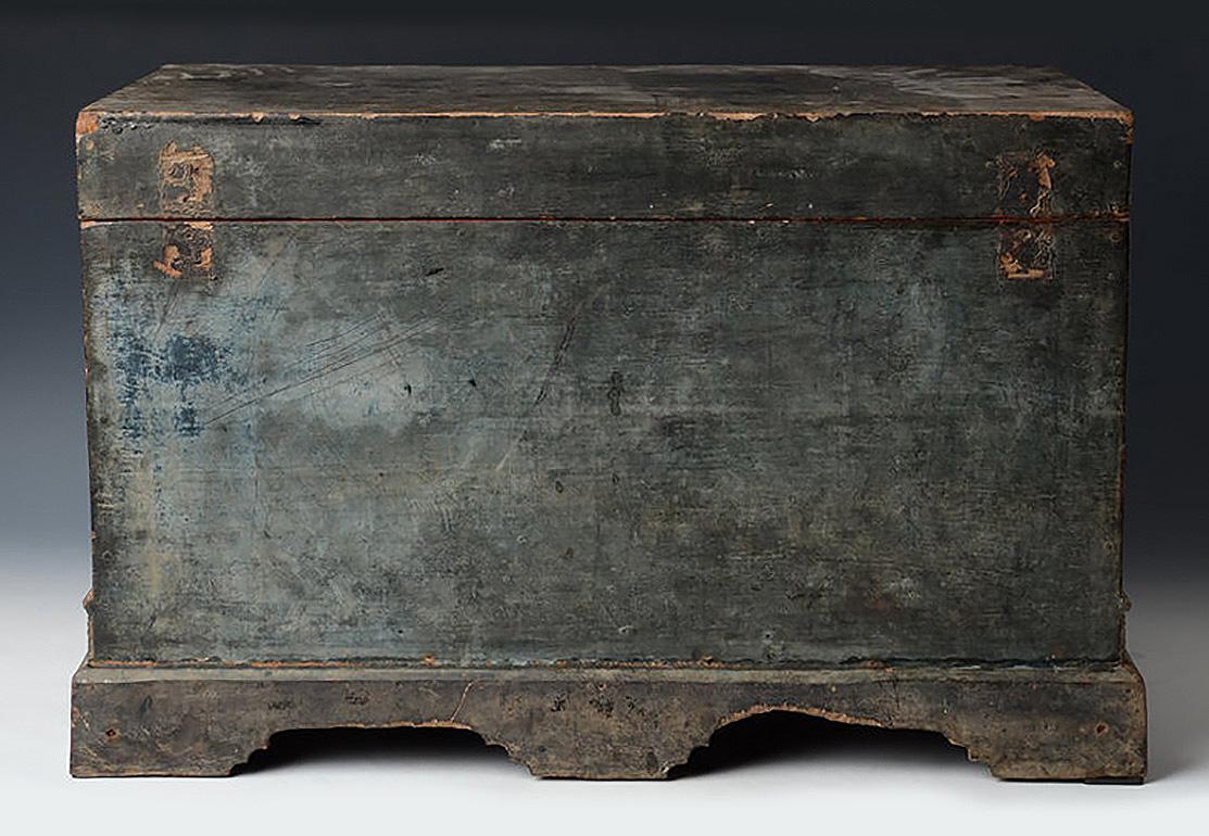 19th Century, Mandalay, Antique Burmese Wooden Chest with Gilded Gold 6