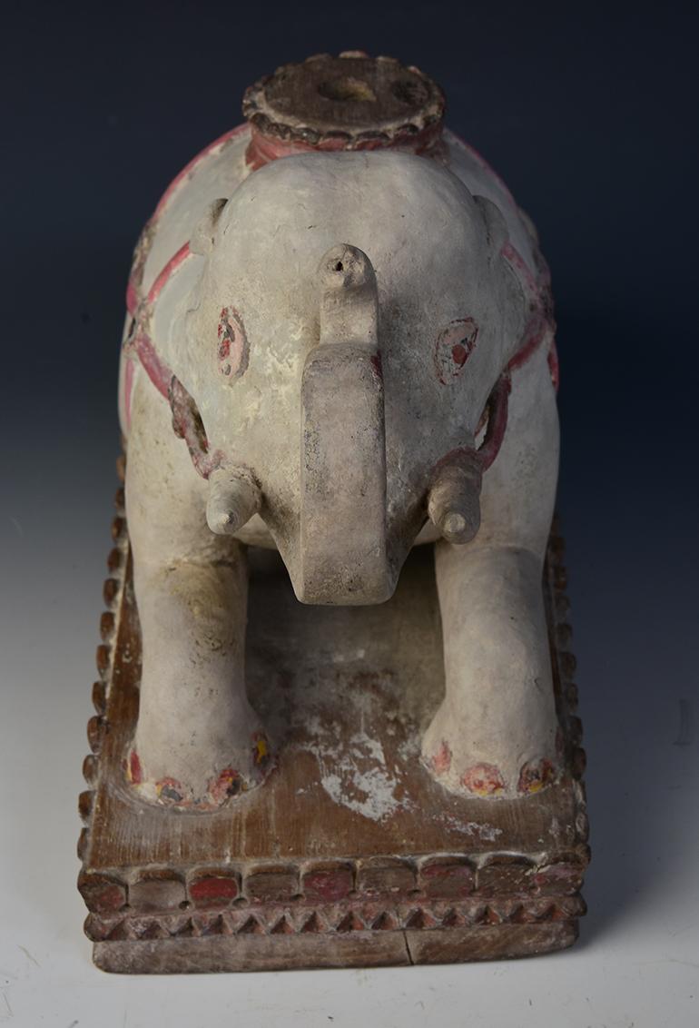Antiker birmanischer Elefanten-Kerzenhalter aus Holz, Mandalay, 19. Jahrhundert im Angebot 6