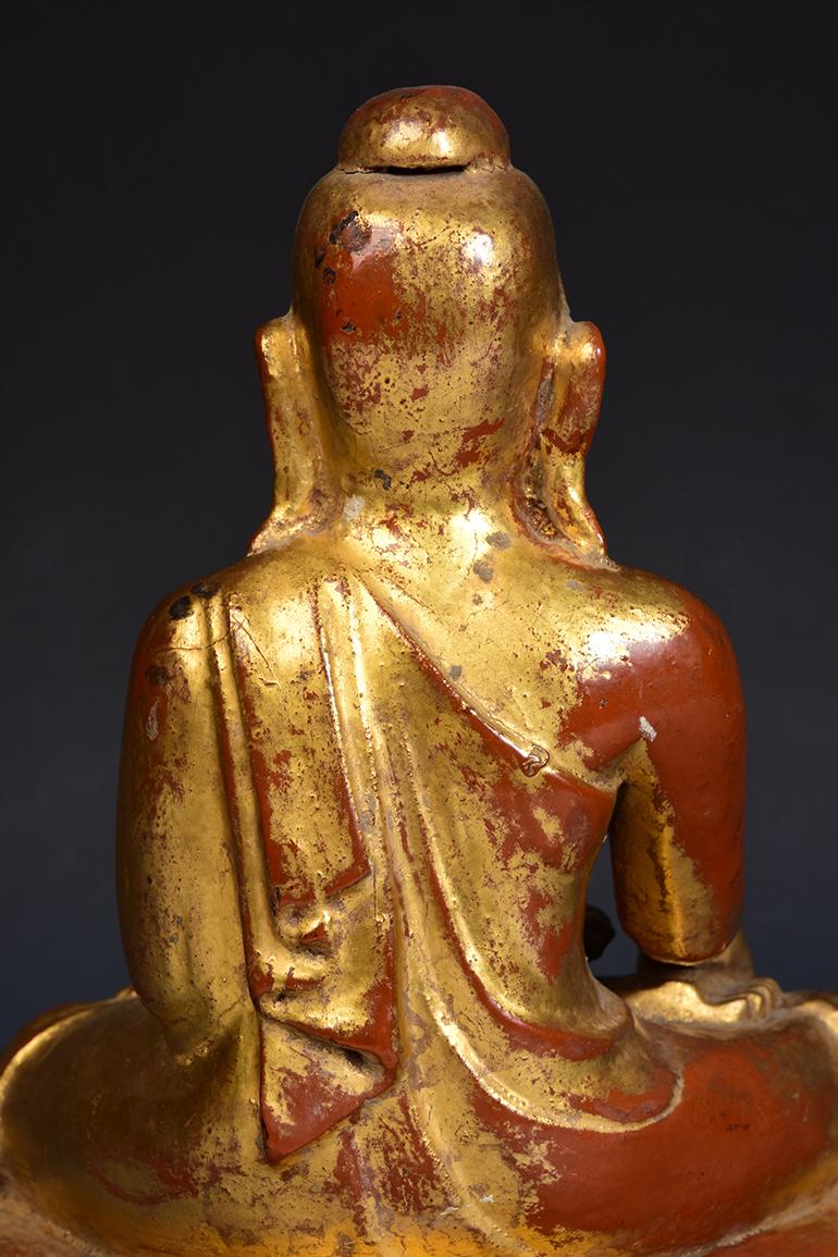 19th Century, Mandalay, Antique Burmese Wooden Seated Buddha For Sale 6