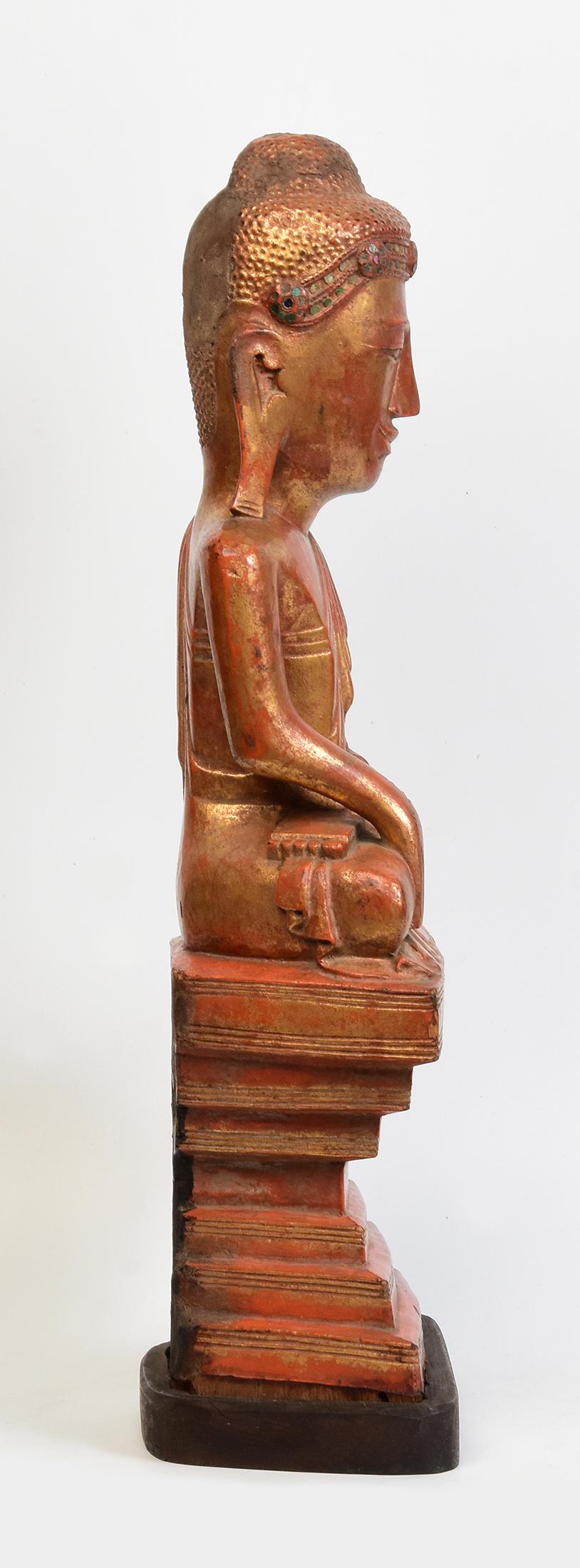 Bouddha assis en bois birman ancien du 19ème siècle, Mandalay en vente 4