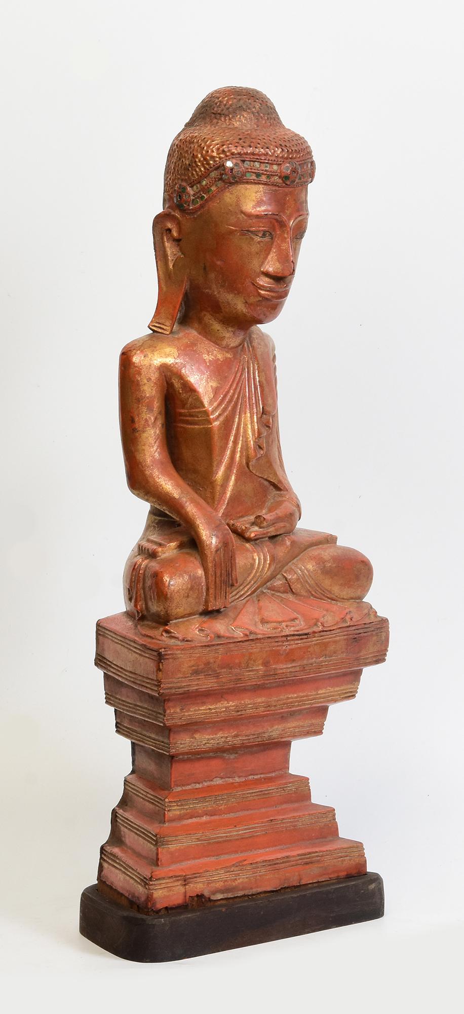 Bouddha assis en bois birman ancien du 19ème siècle, Mandalay en vente 5