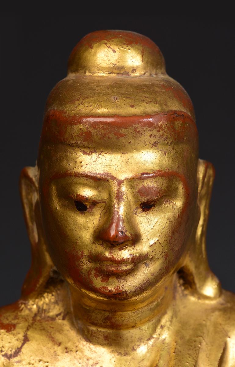 Mandalay, antiker burmesischer sitzender Buddha aus Holz, 19. Jahrhundert (Birmanisch) im Angebot