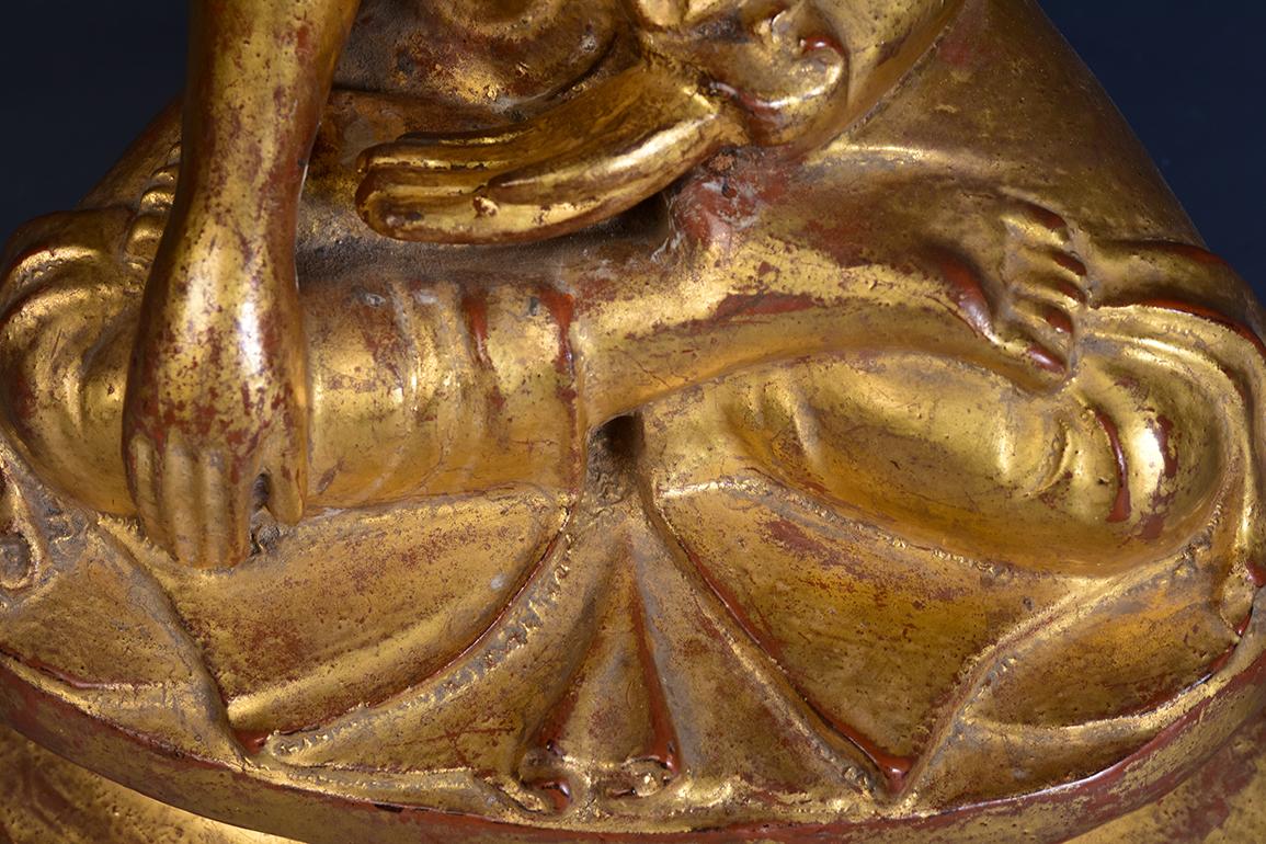 Mandalay, antiker burmesischer sitzender Buddha aus Holz, 19. Jahrhundert im Angebot 1