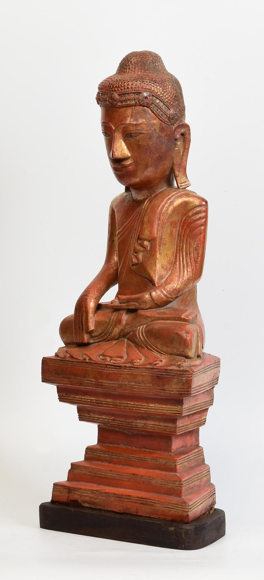 XIXe siècle Bouddha assis en bois birman ancien du 19ème siècle, Mandalay en vente