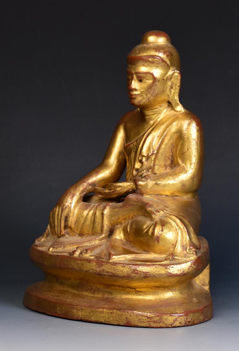 19th Century, Mandalay, Antique Burmese Wooden Seated Buddha For Sale 3