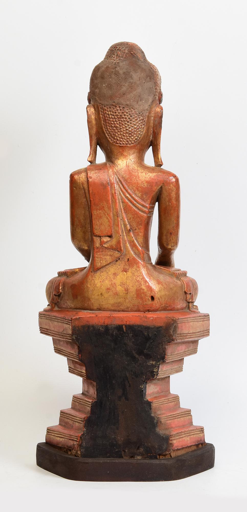Bouddha assis en bois birman ancien du 19ème siècle, Mandalay en vente 1