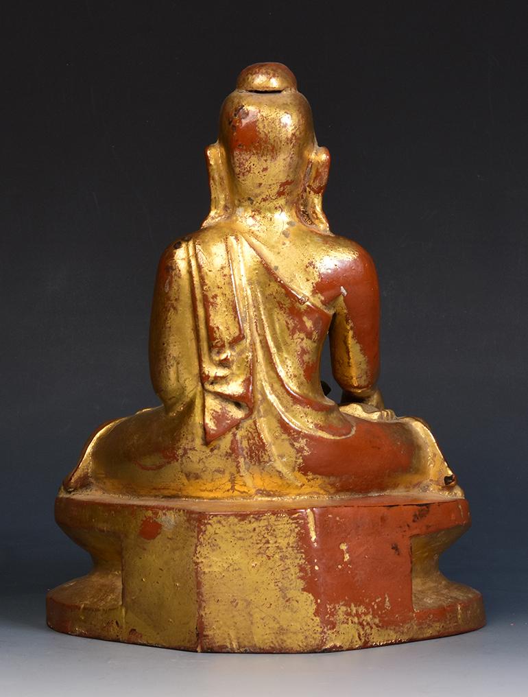 19th Century, Mandalay, Antique Burmese Wooden Seated Buddha For Sale 5