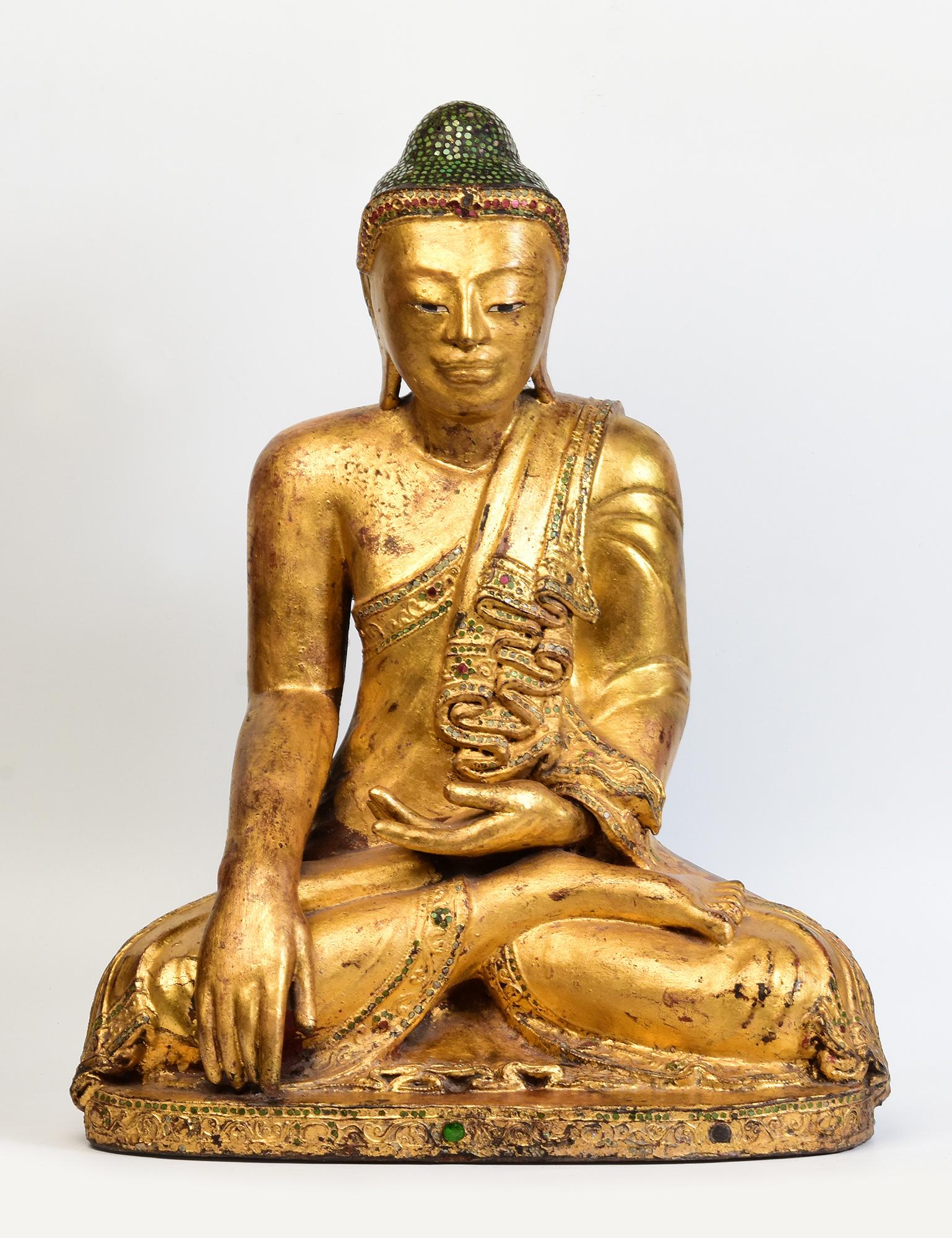 19e siècle, Mandalay, Ancien Bouddha assis en bois birman avec or doré en vente 5