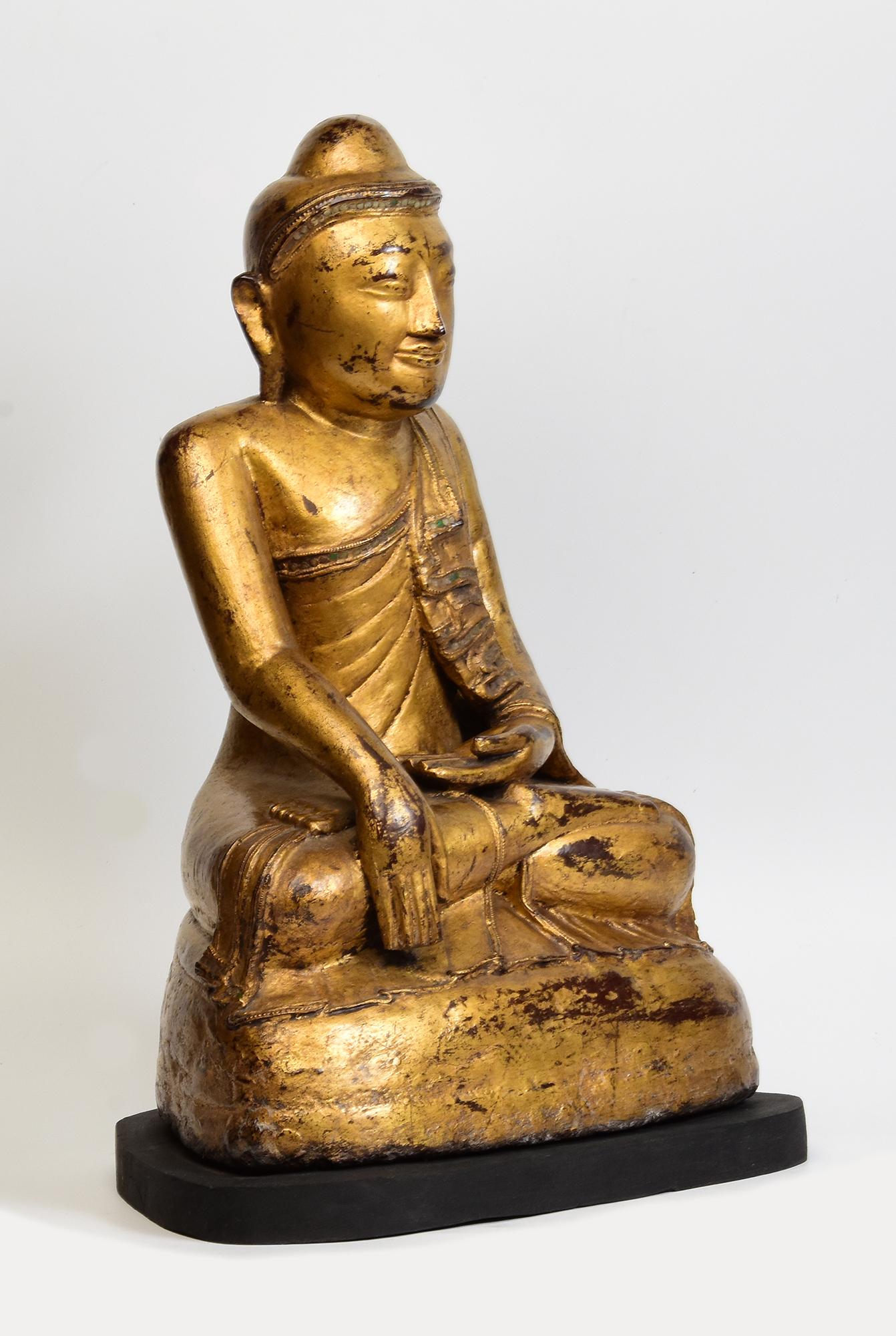 Siglo XIX, Mandalay, antiguo Buda sentado birmano de madera con oro dorado en venta 5