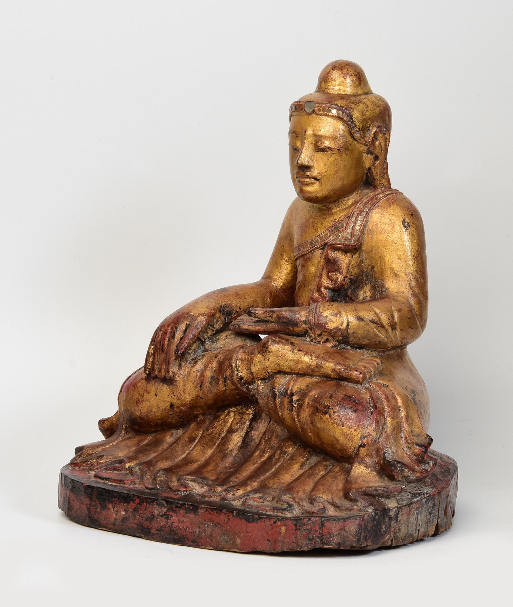 19th Century, Mandalay, Antique Burmese Wooden Seated Buddha with Gilded Gold For Sale 2
