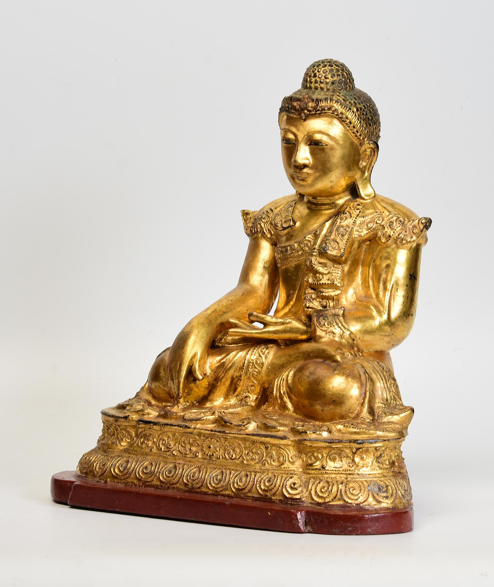 19th Century, Mandalay, Antique Burmese Wooden Seated Buddha with Gilded Gold For Sale 2