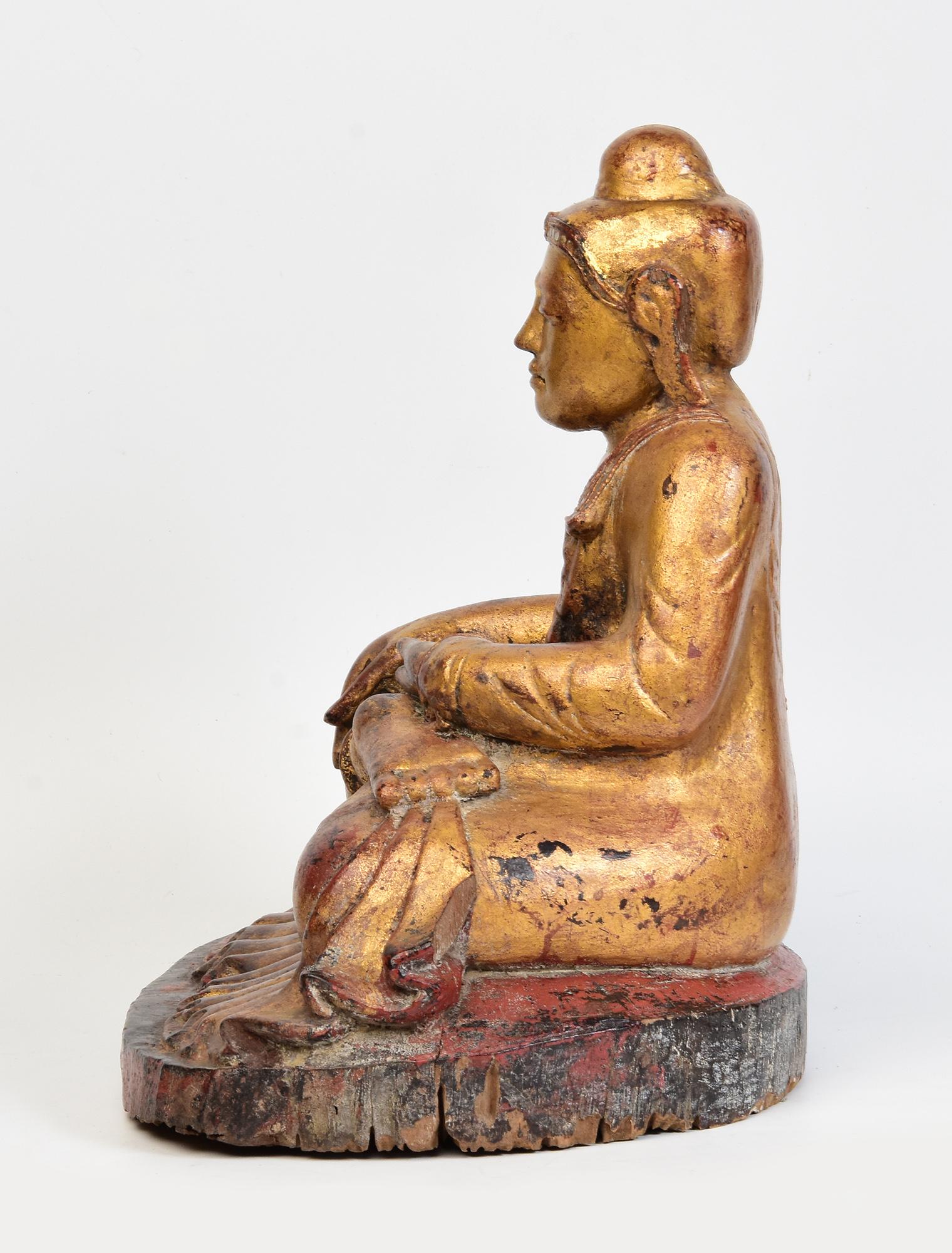 19th Century, Mandalay, Antique Burmese Wooden Seated Buddha with Gilded Gold For Sale 3