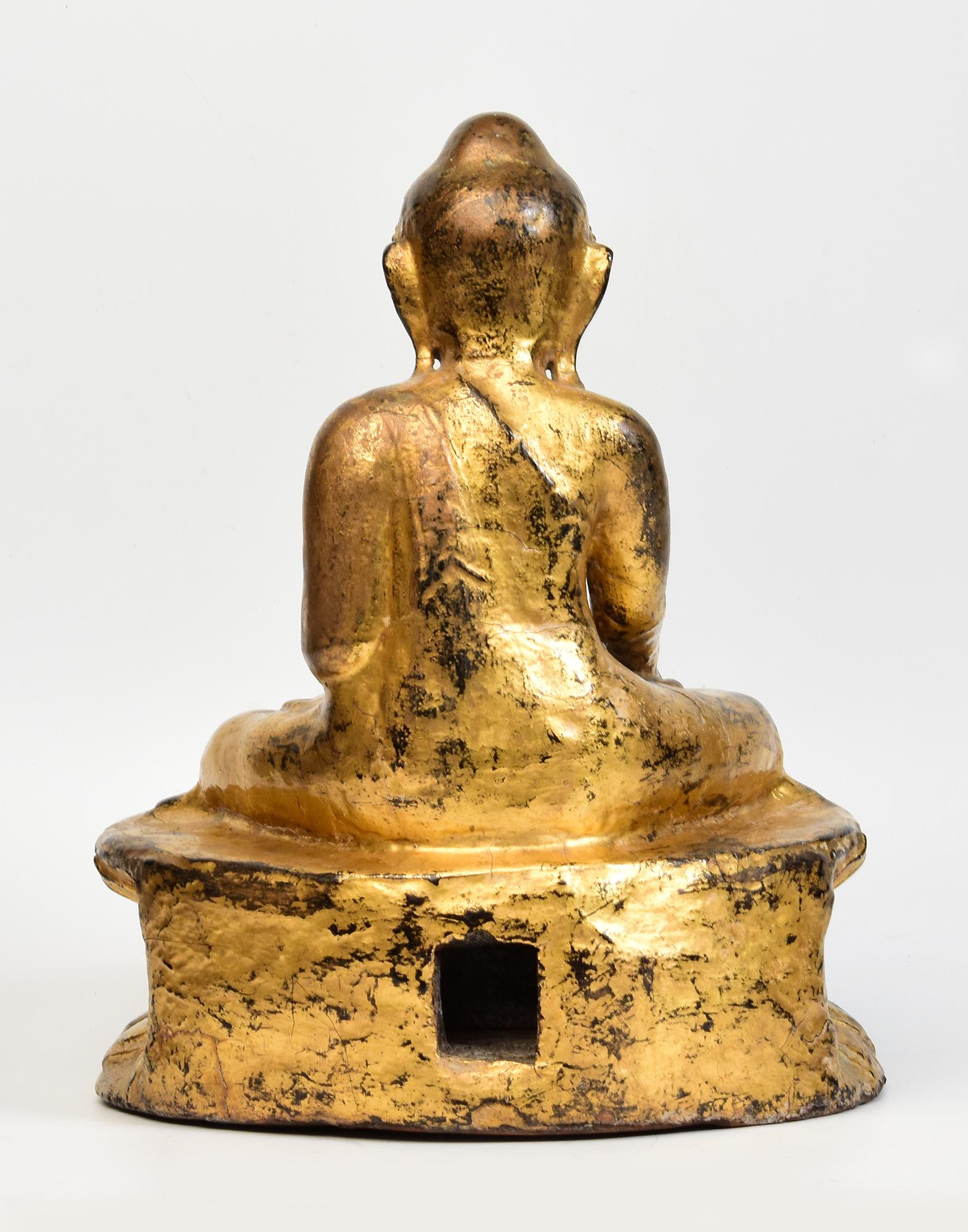 19th Century, Mandalay, Antique Burmese Wooden Seated Buddha with Gilded Gold For Sale 4