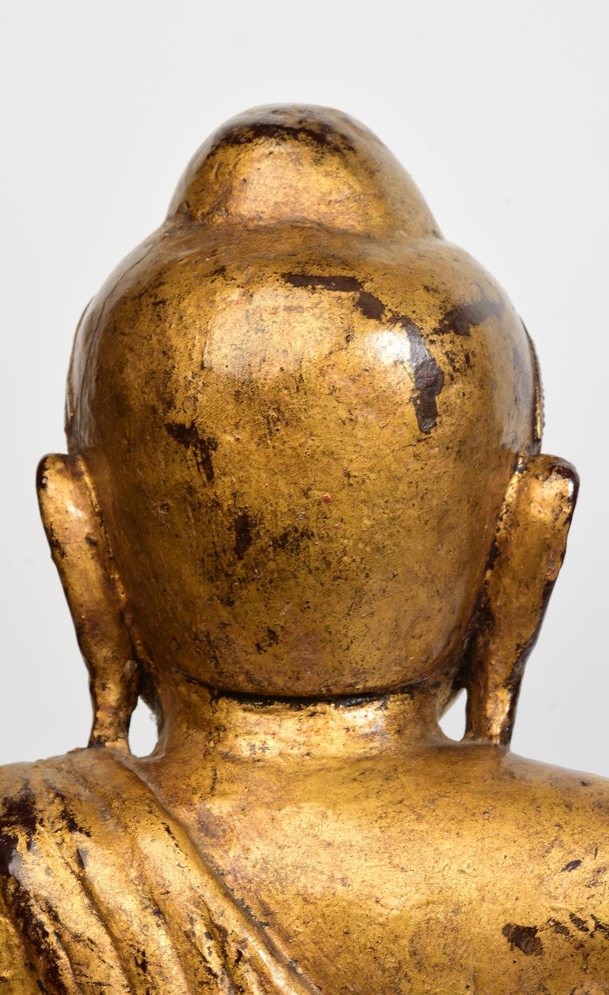 Siglo XIX, Mandalay, antiguo Buda sentado birmano de madera con oro dorado en venta 2