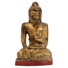 19e siècle, Mandalay, Ancien Bouddha assis en bois birman avec or doré