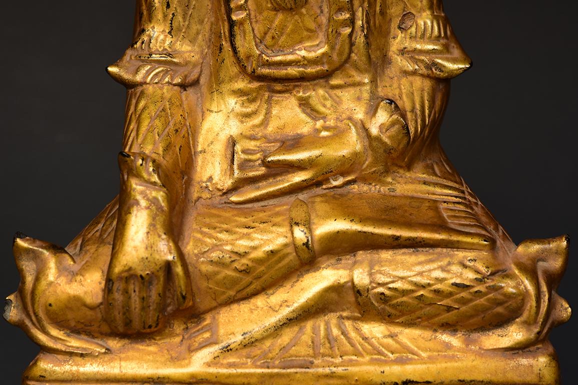 Bouddha couronné assis en bois birman ancien du 19ème siècle, Mandalay Bon état - En vente à Sampantawong, TH