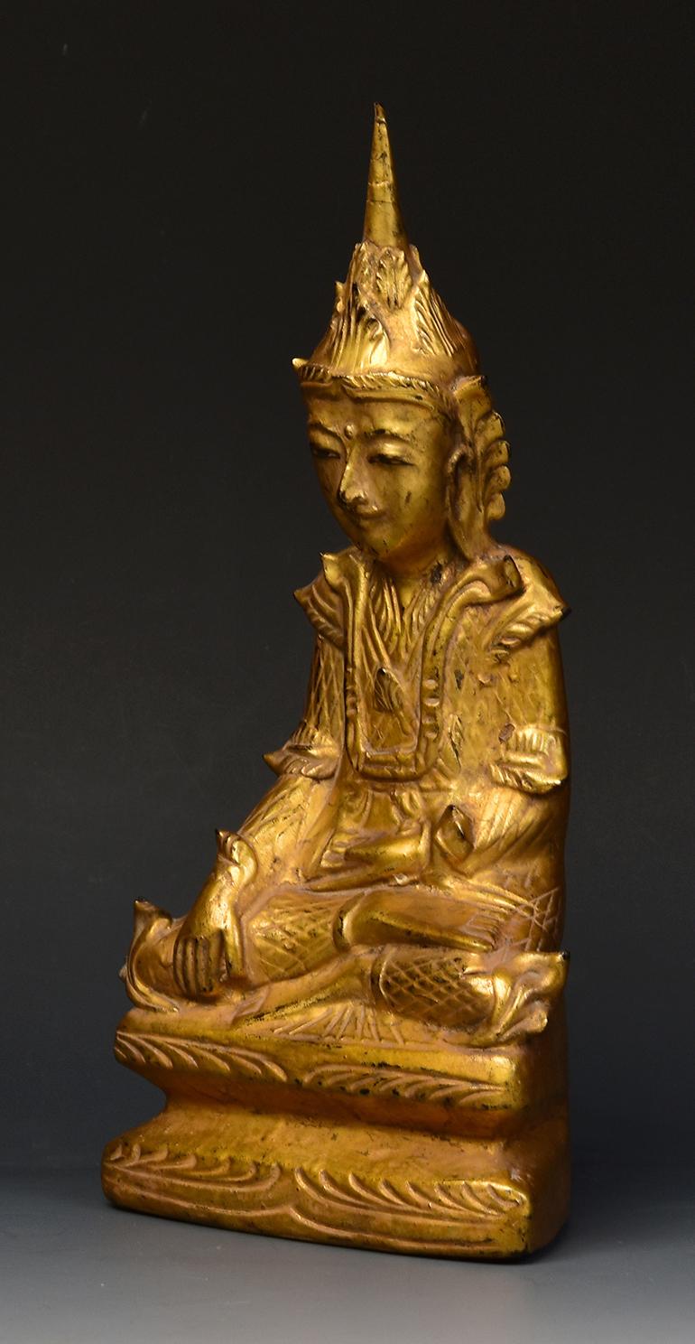 Mandalay, antiker burmesischer sitzender Kron Buddha aus Holz, 19. Jahrhundert im Angebot 2