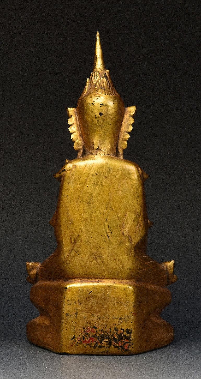 Bouddha couronné assis en bois birman ancien du 19ème siècle, Mandalay en vente 2