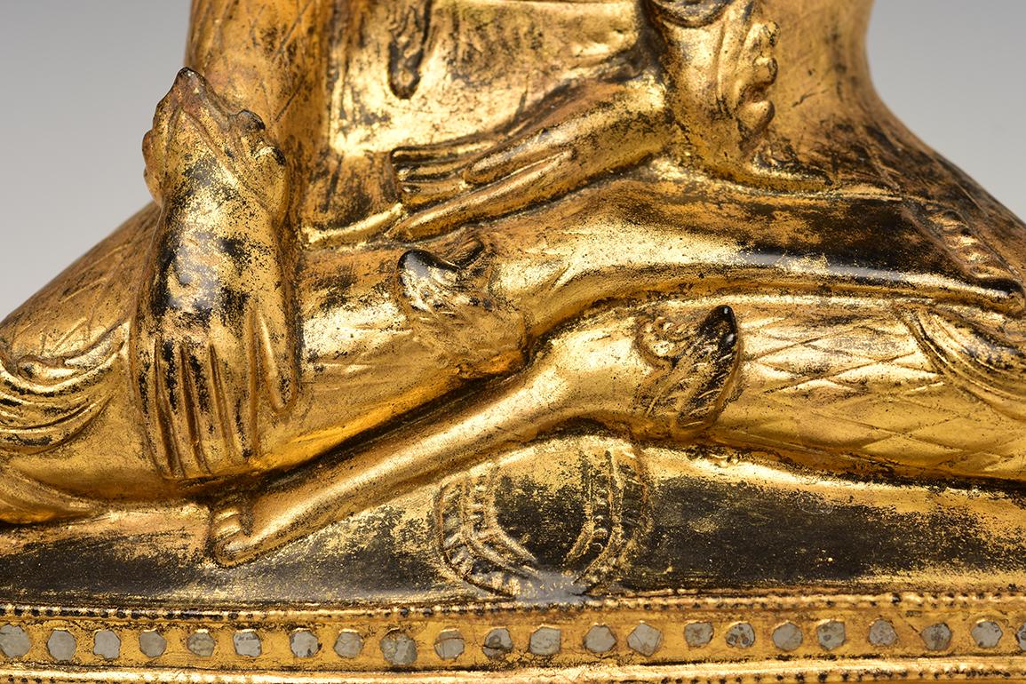 19th Century, Mandalay, Antique Burmese Wooden Seated King Crowned Buddha 2