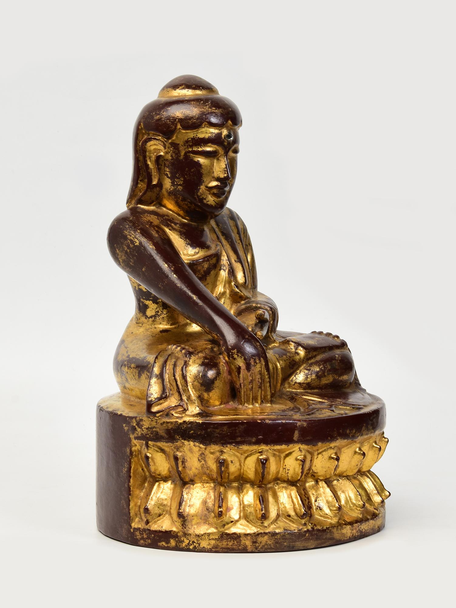 19e siècle, Mandalay, Ancien Bouddha Lotus assis en bois birman en vente 4