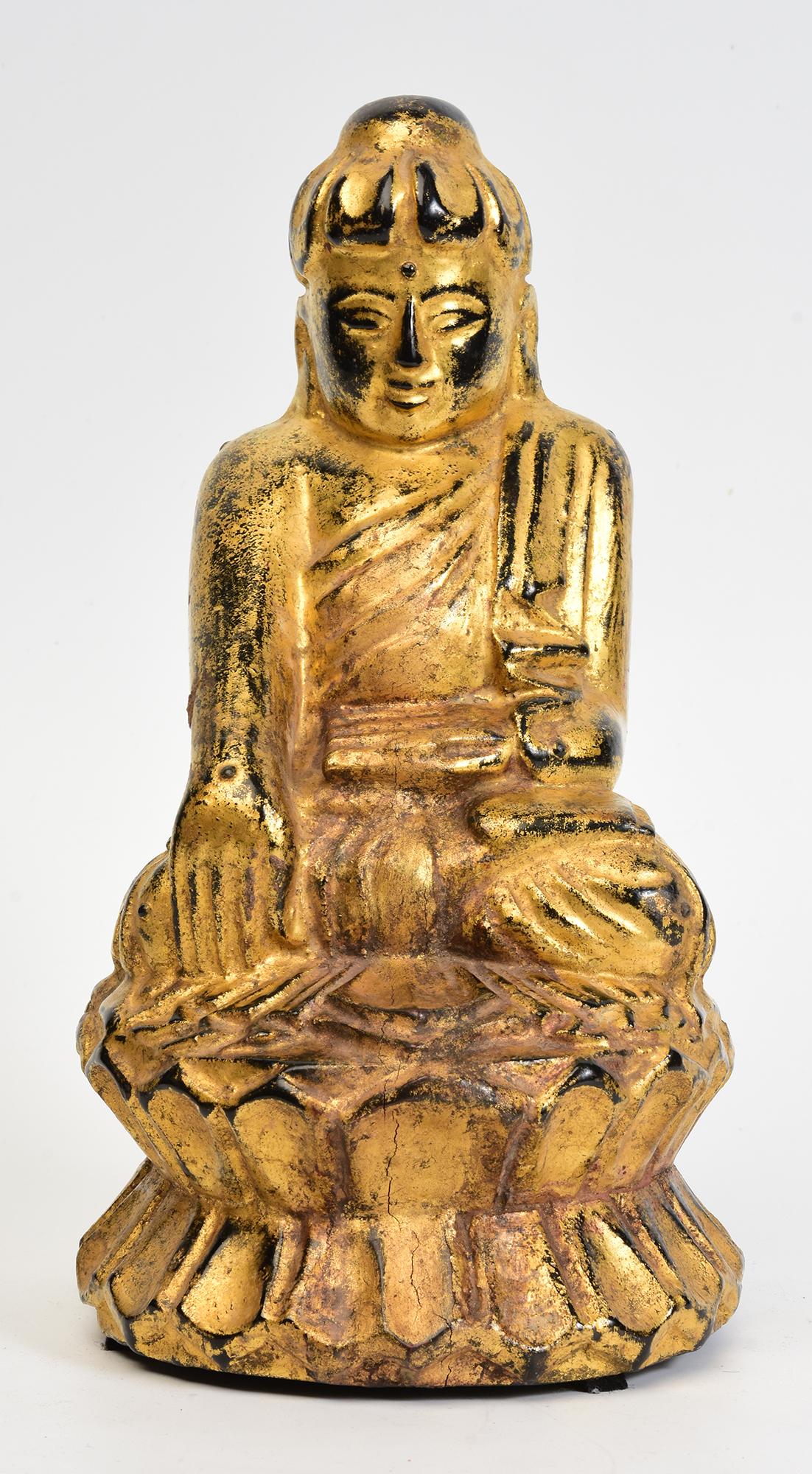 Mandalay, antiker burmesischer sitzender Lotus-Buddha aus Holz, 19. Jahrhundert im Angebot 7