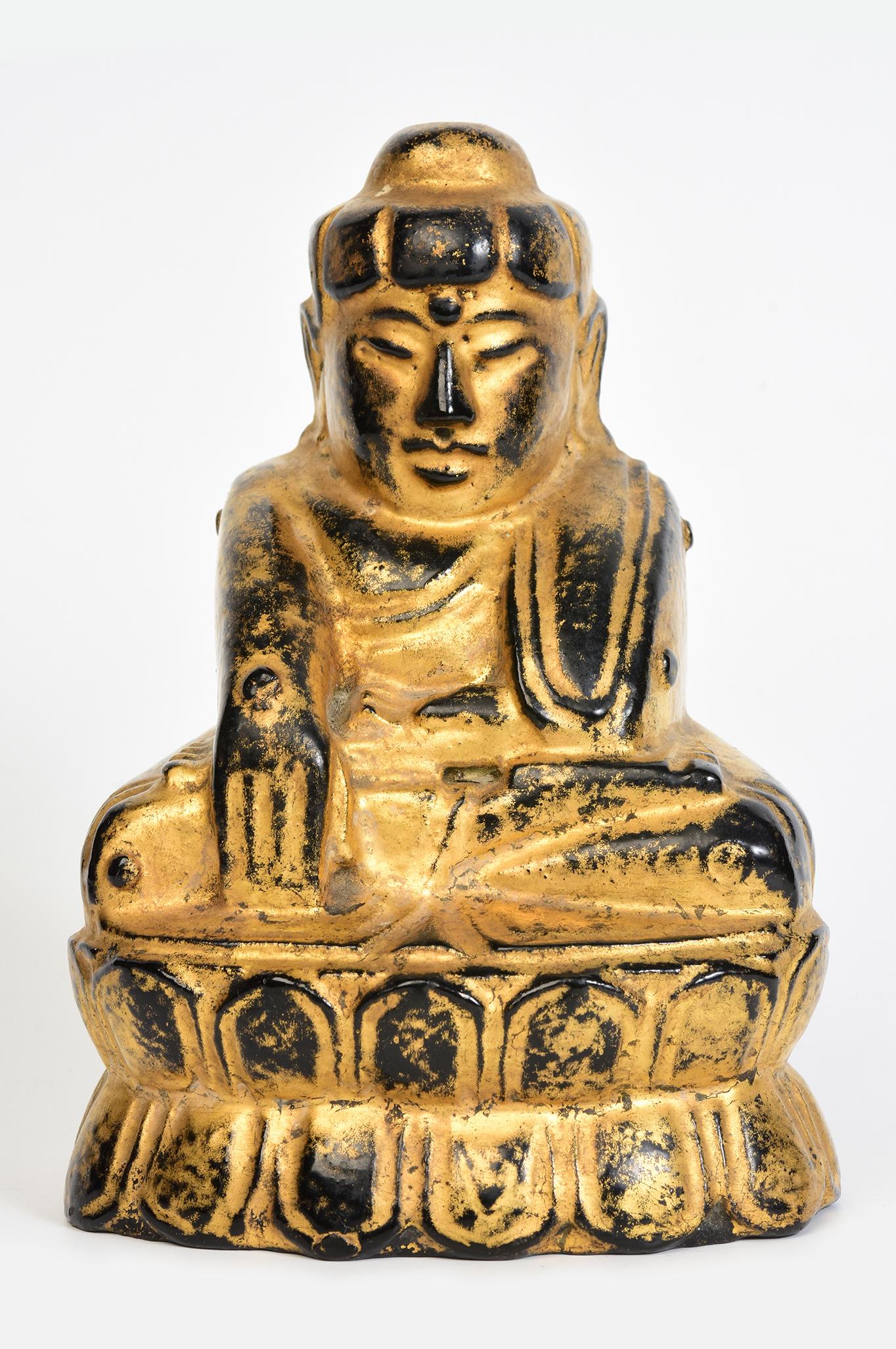 19e siècle, Mandalay, Ancien Bouddha Lotus assis en bois birman en vente 5