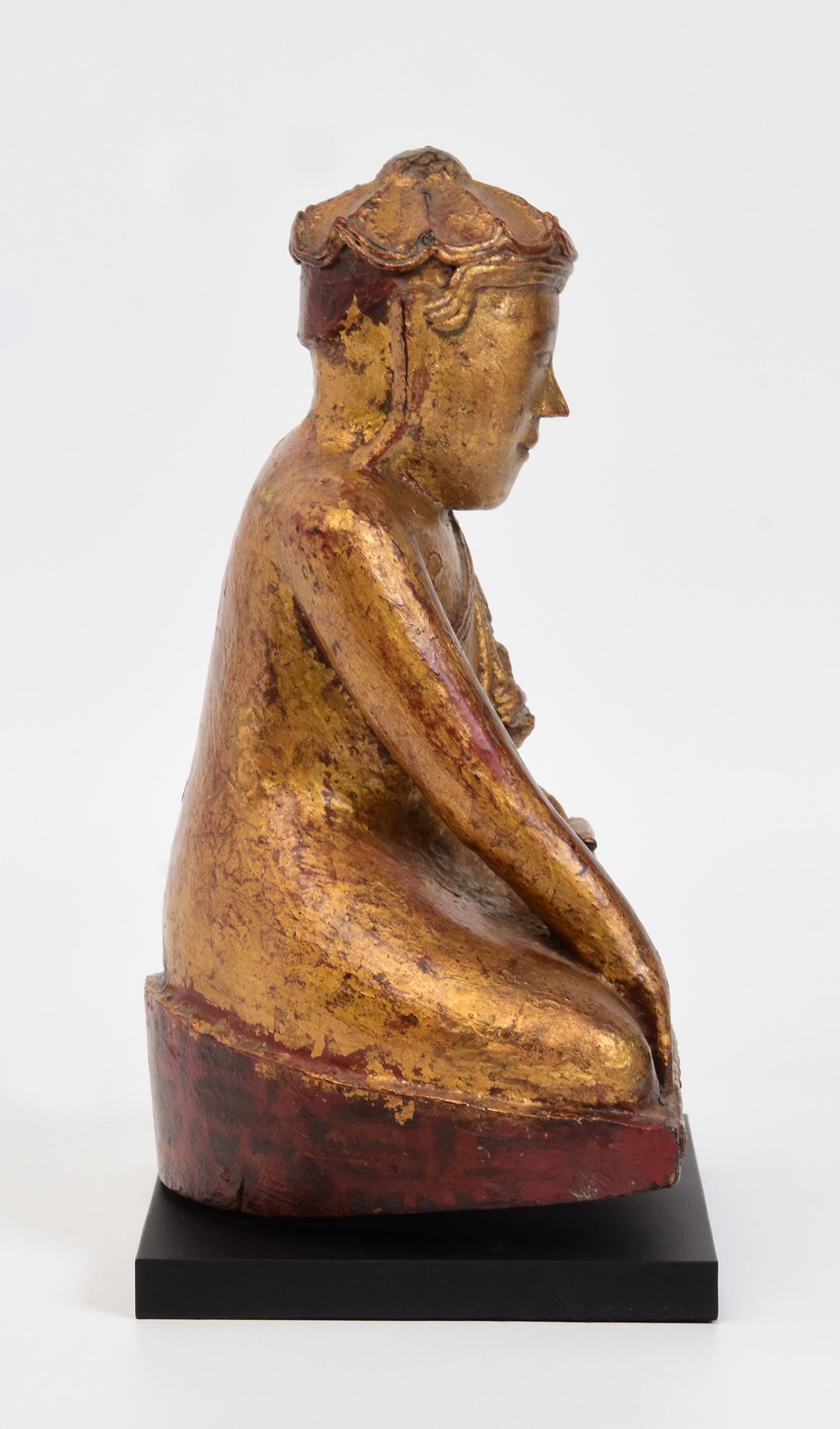 Siglo XIX, Mandalay, Antiguo Buda del Loto sentado de madera birmana en venta 5