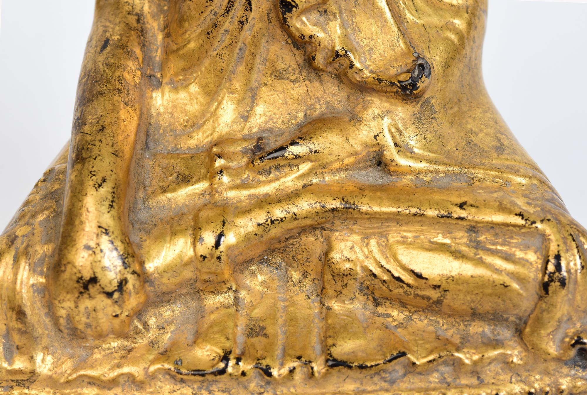 19th Century, Mandalay, Antique Burmese Wooden Seated Lotus Buddha In Good Condition For Sale In Sampantawong, TH