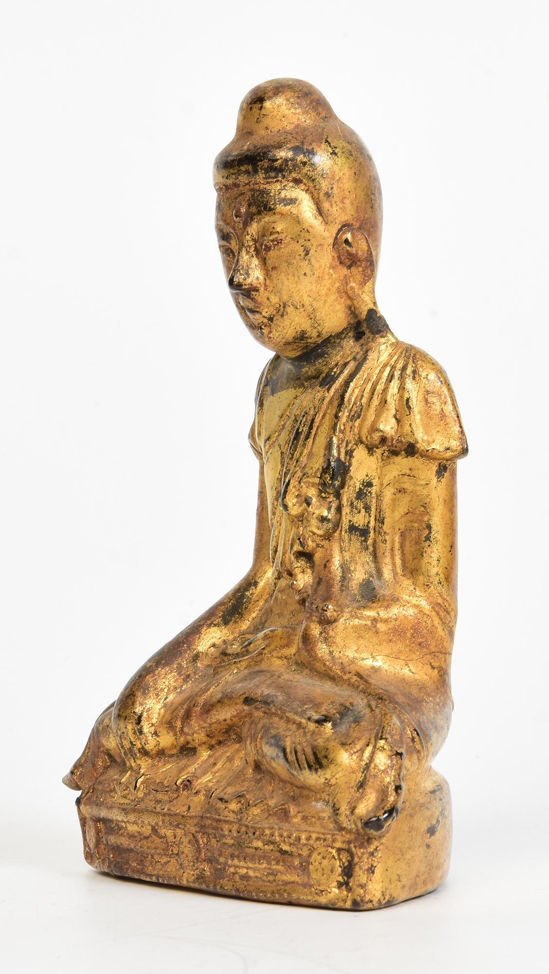 19th Century, Mandalay, Antique Burmese Wooden Seated Lotus Buddha For Sale 2