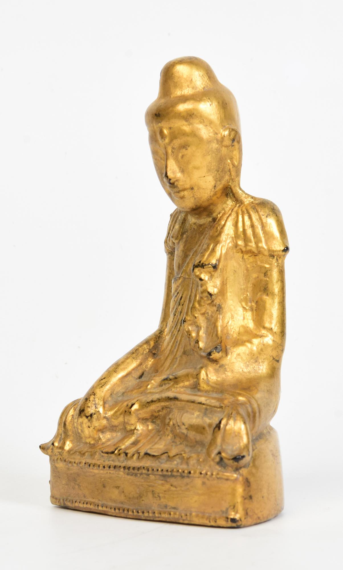 19th Century, Mandalay, Antique Burmese Wooden Seated Lotus Buddha For Sale 2
