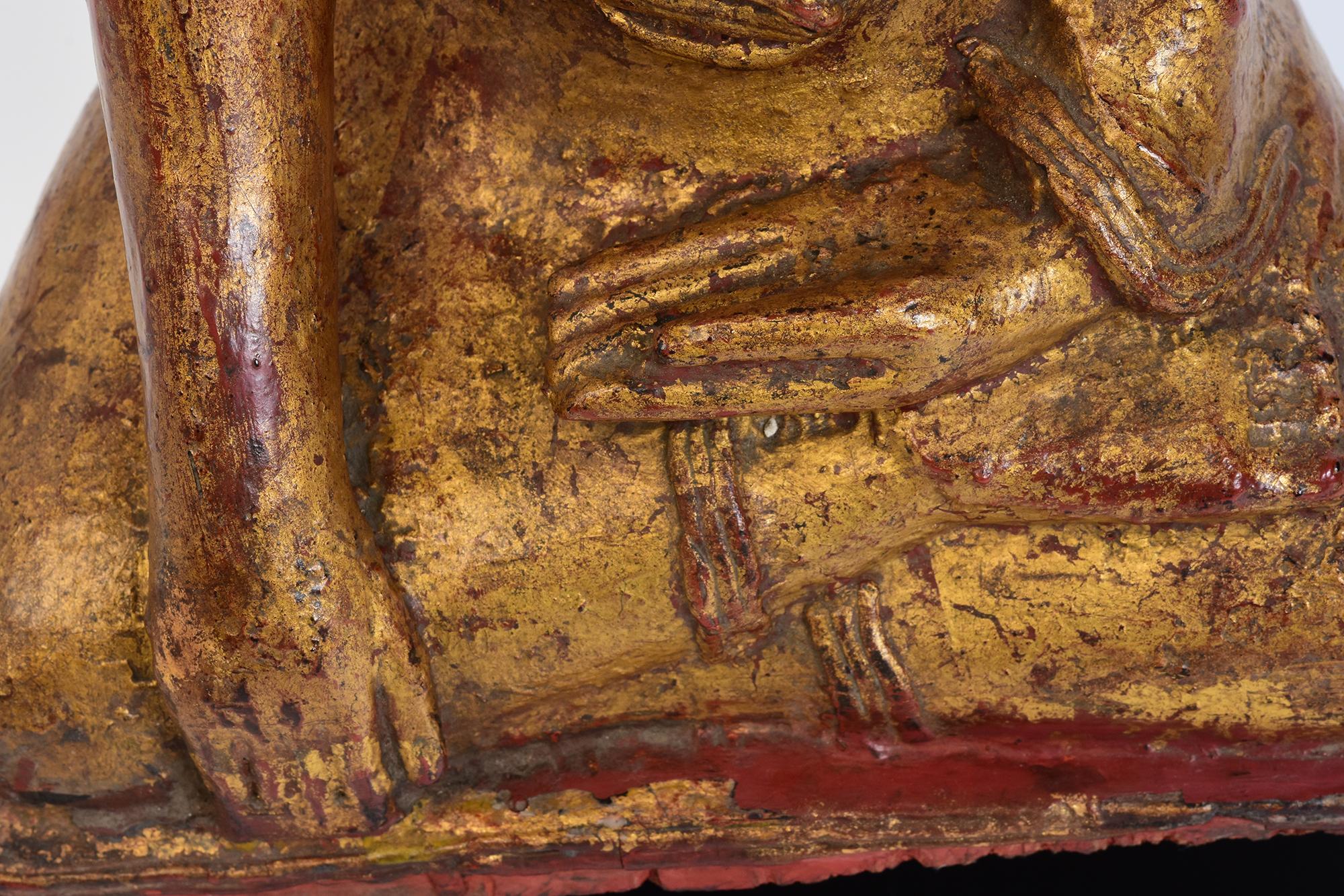 Siglo XIX, Mandalay, Antiguo Buda del Loto sentado de madera birmana siglo XIX en venta