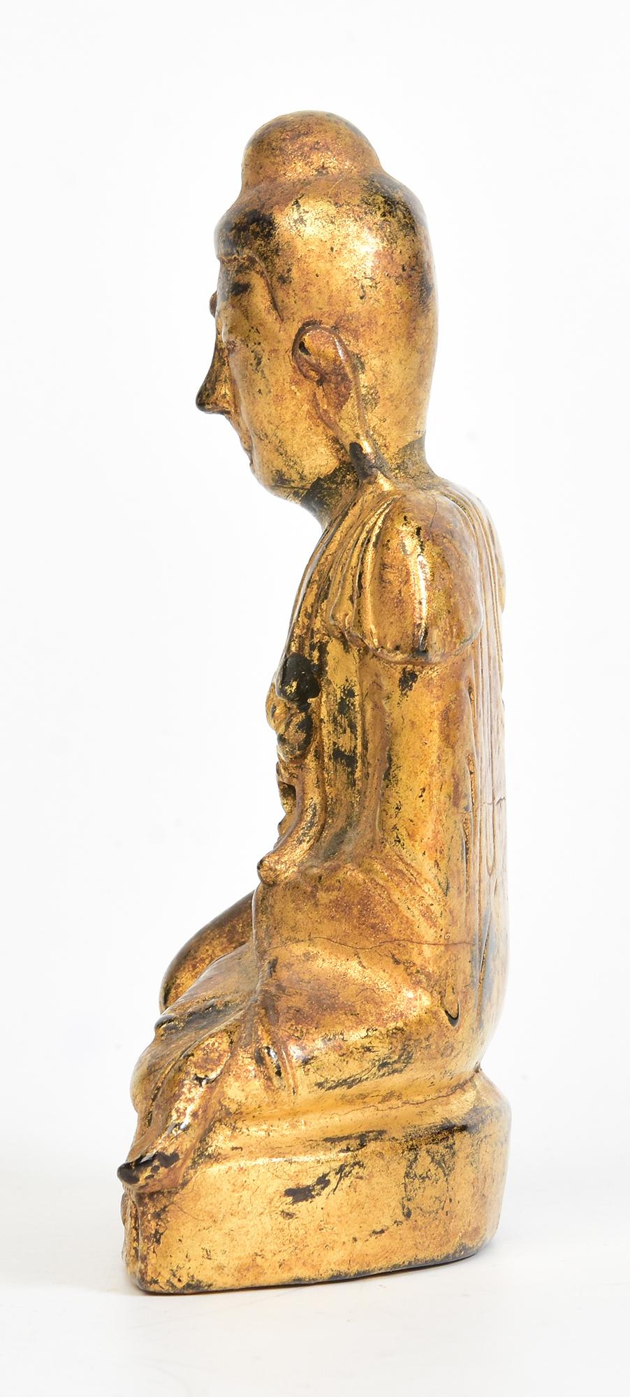 Bois 19e siècle, Mandalay, Ancien Bouddha Lotus assis en bois birman en vente