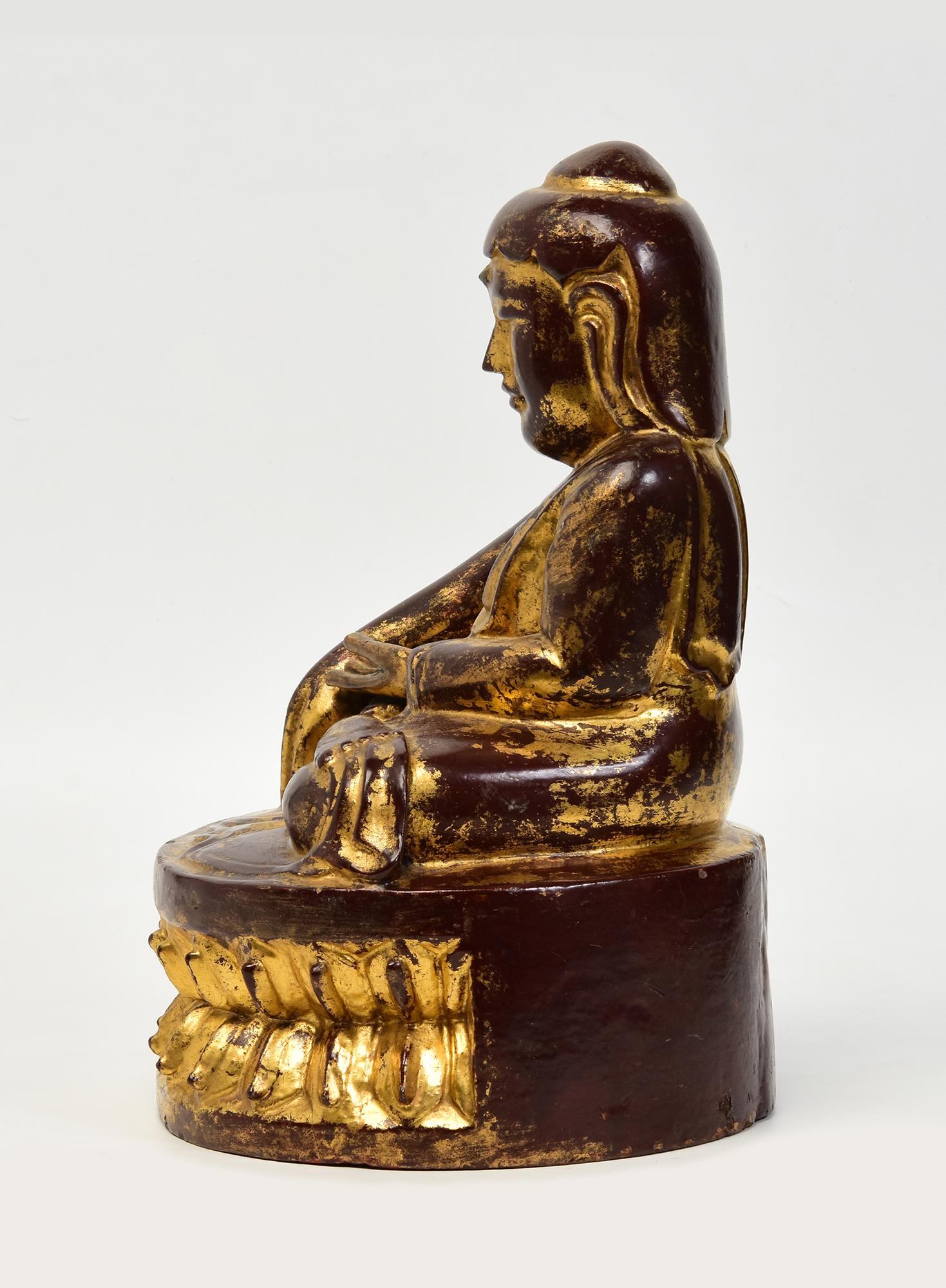 Bois 19e siècle, Mandalay, Ancien Bouddha Lotus assis en bois birman en vente