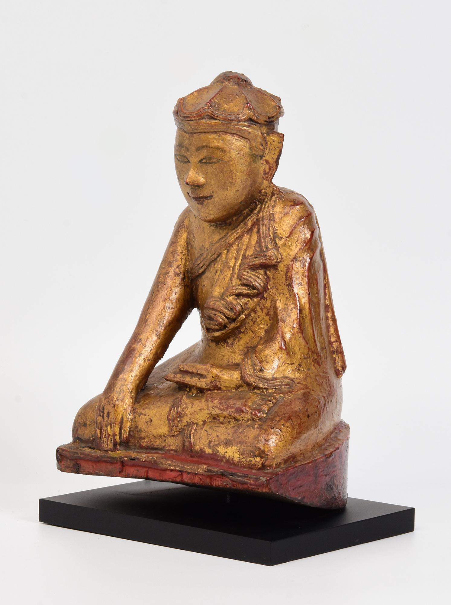 Siglo XIX, Mandalay, Antiguo Buda del Loto sentado de madera birmana Madera en venta