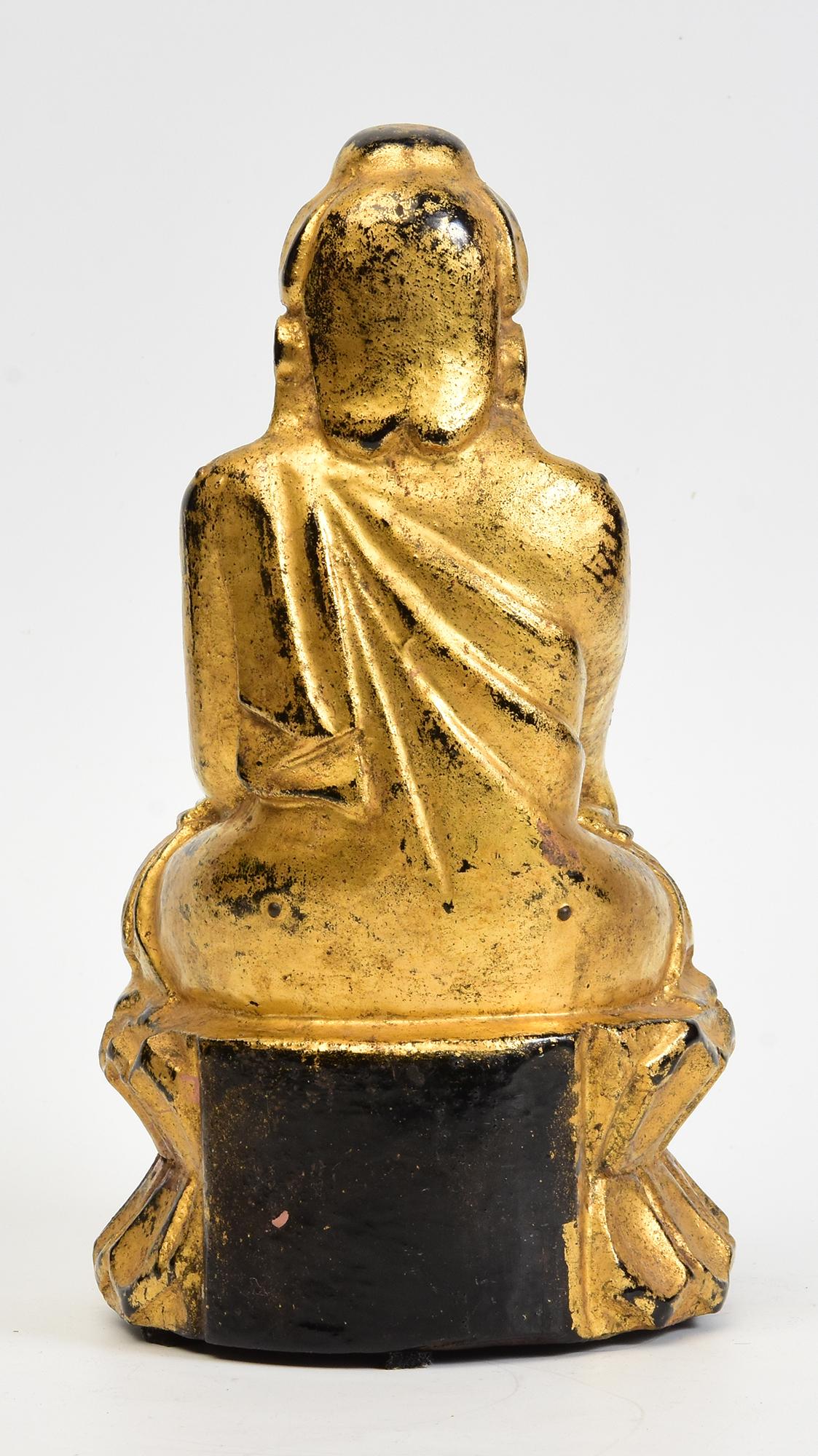 Mandalay, antiker burmesischer sitzender Lotus-Buddha aus Holz, 19. Jahrhundert im Angebot 3