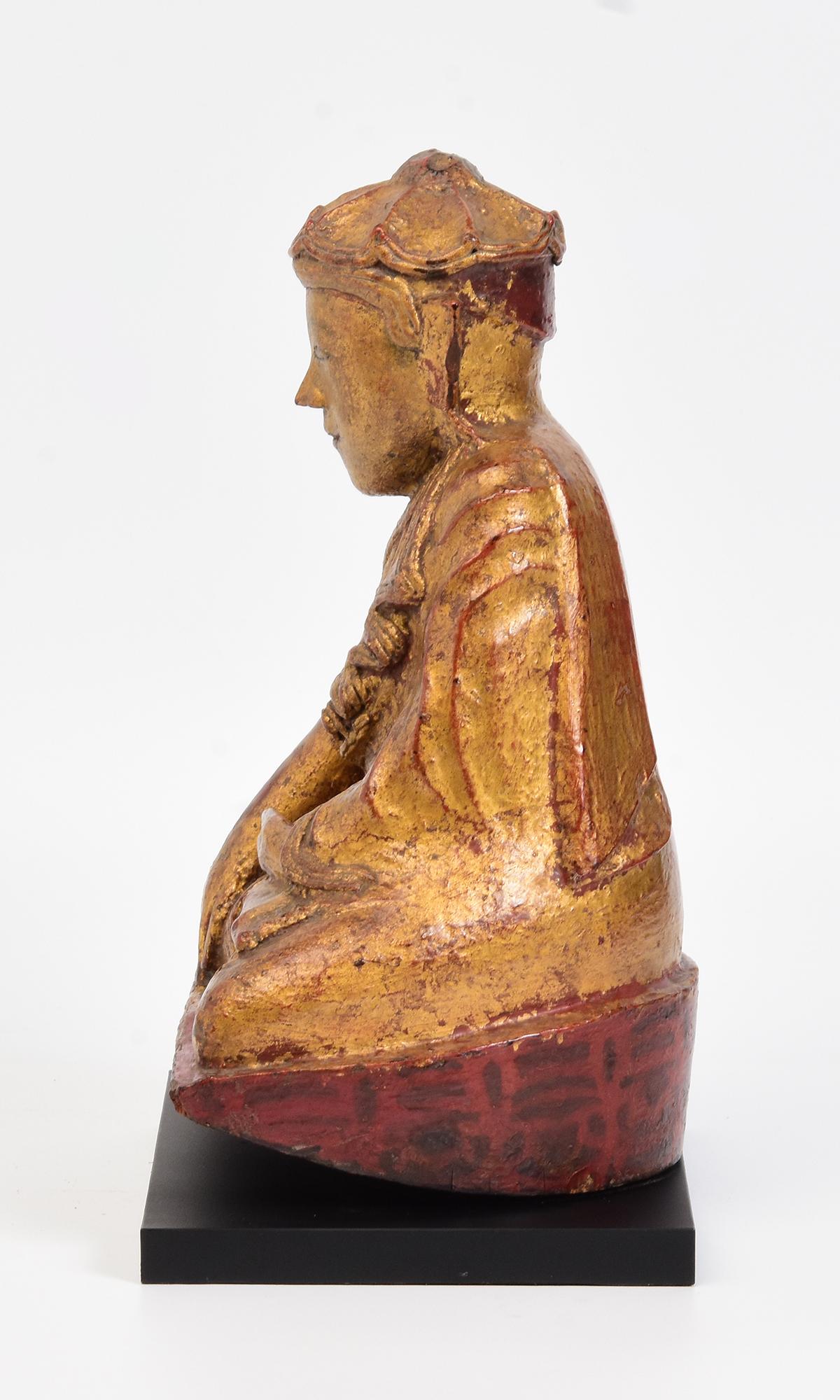 Siglo XIX, Mandalay, Antiguo Buda del Loto sentado de madera birmana en venta 1