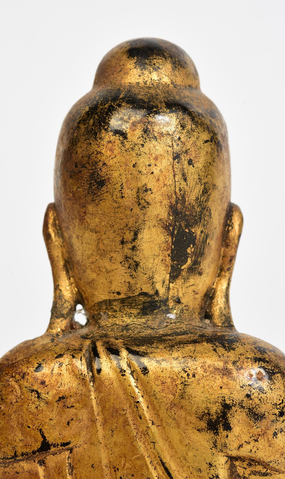 19e siècle, Mandalay, Ancien Bouddha Lotus assis en bois birman en vente 2