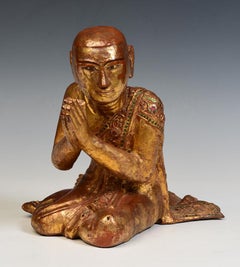 Mandalay, antiker burmesischer sitzender Monk/Schüler aus Holz, 19. Jahrhundert