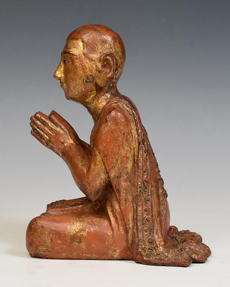 19th Century, Mandalay, Antique Burmese Wooden Seated Monk / Disciple For Sale 1