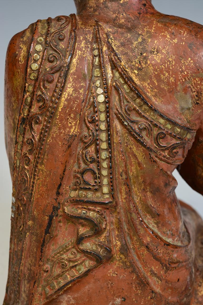 19th Century, Mandalay, Antique Burmese Wooden Seated Monk / Disciple For Sale 4