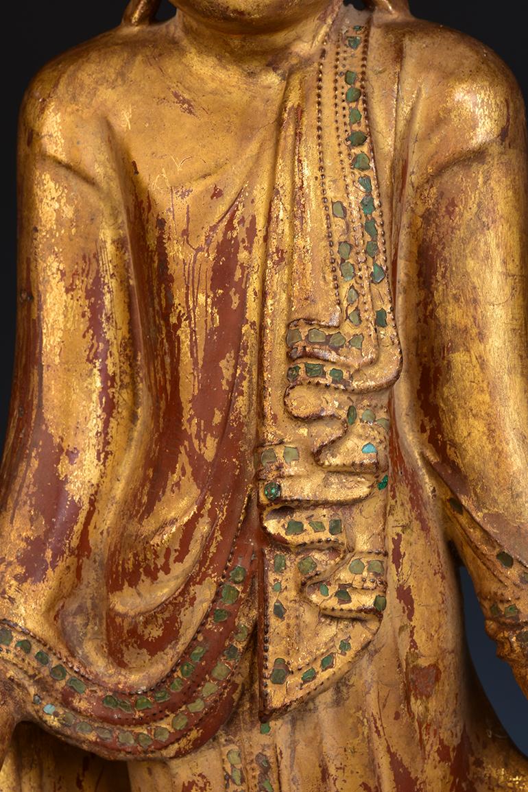 Mandalay, antiker burmesischer Buddha aus Holz, 19. Jahrhundert (Birmanisch) im Angebot