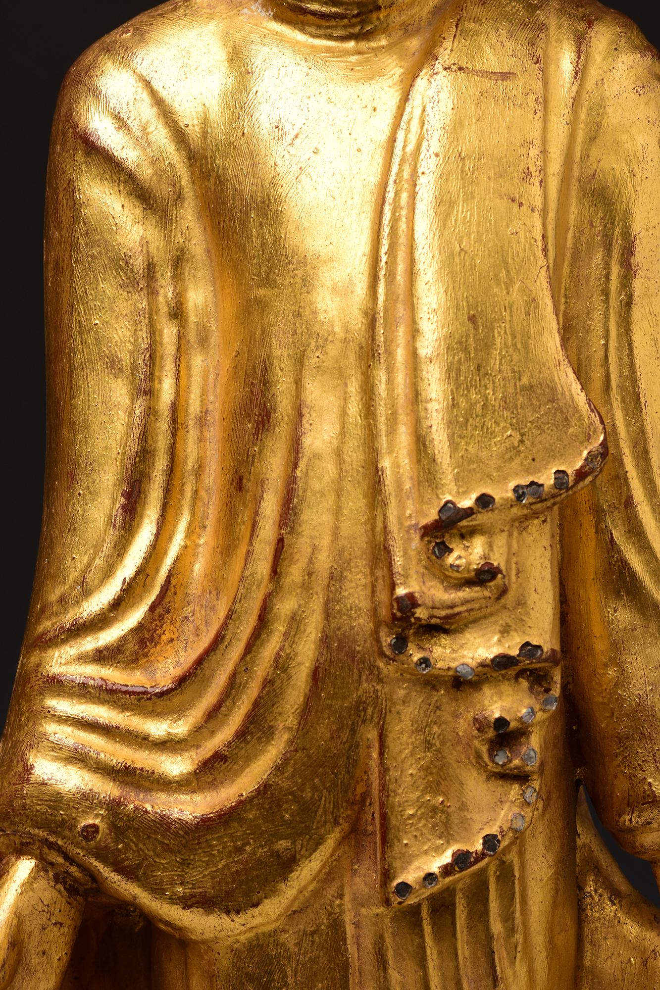19th Century, Mandalay, Antique Burmese Wooden Standing Buddha In Good Condition For Sale In Sampantawong, TH