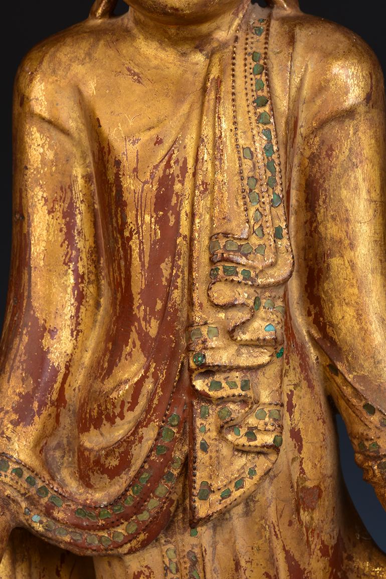 19th Century, Mandalay, Antique Burmese Wooden Standing Buddha In Good Condition For Sale In Sampantawong, TH