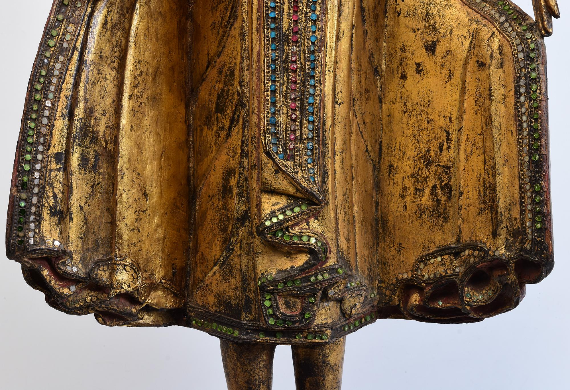 Mandalay, antiker burmesischer Buddha aus Holz, 19. Jahrhundert im Zustand „Gut“ im Angebot in Sampantawong, TH