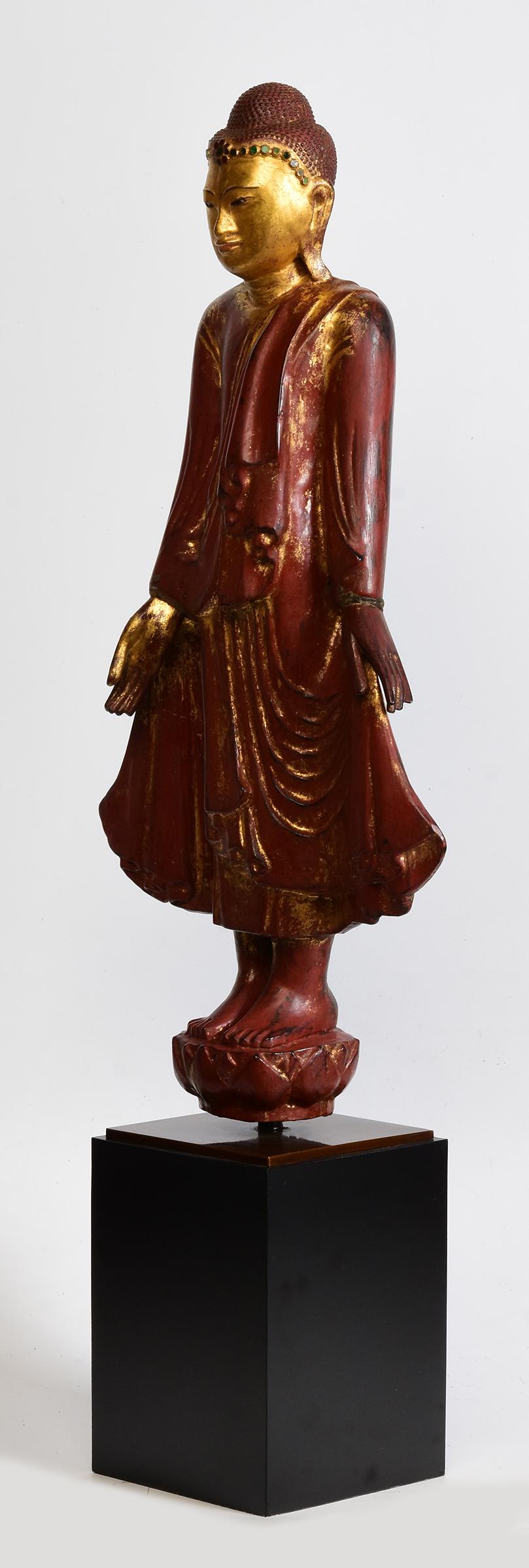 19th Century, Mandalay, Antique Burmese Wooden Standing Buddha For Sale 2
