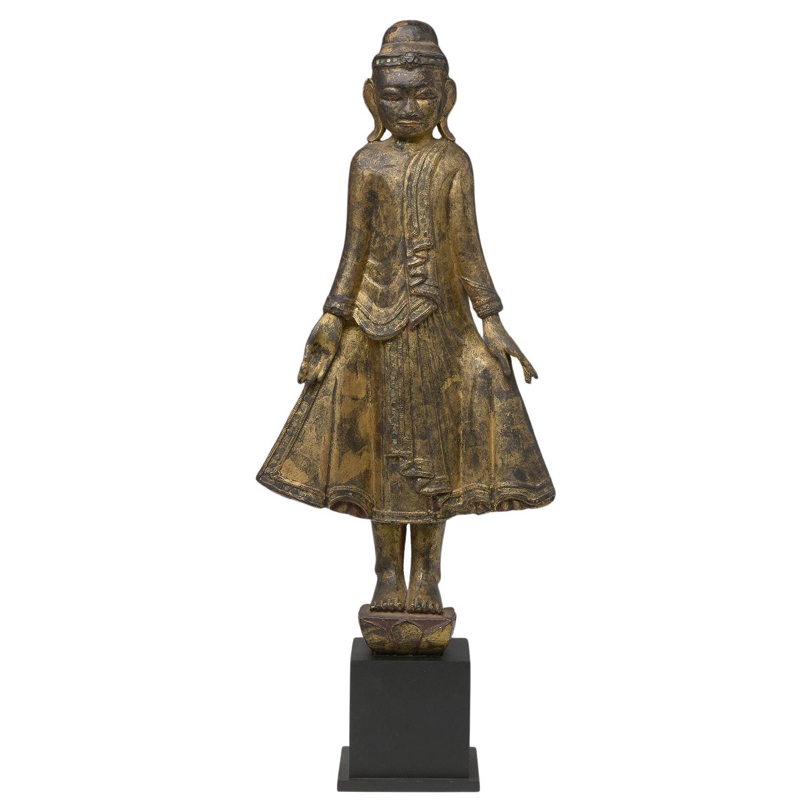 19. Jahrhundert, Mandalay, antiker birmanischer Buddha mit Holzständer