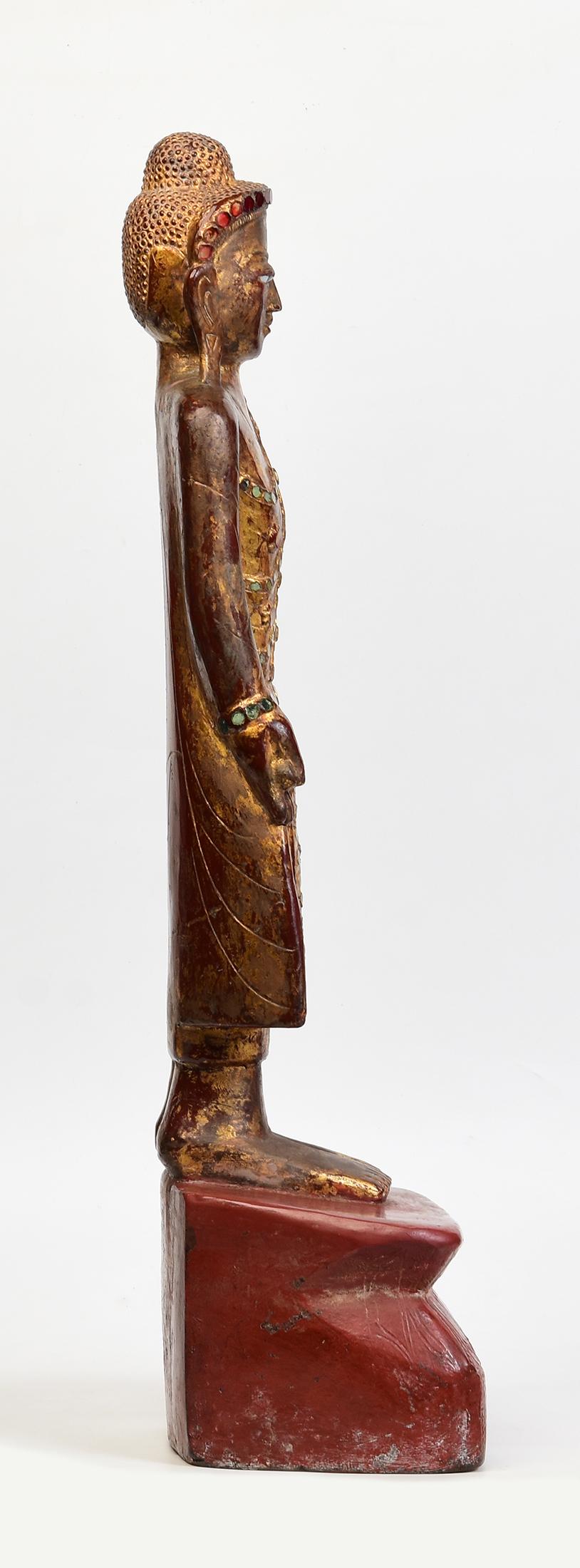 19. Jahrhundert, Mandalay, Antiker burmesischer stehender Holzbuddha mit vergoldetem Gold im Angebot 5