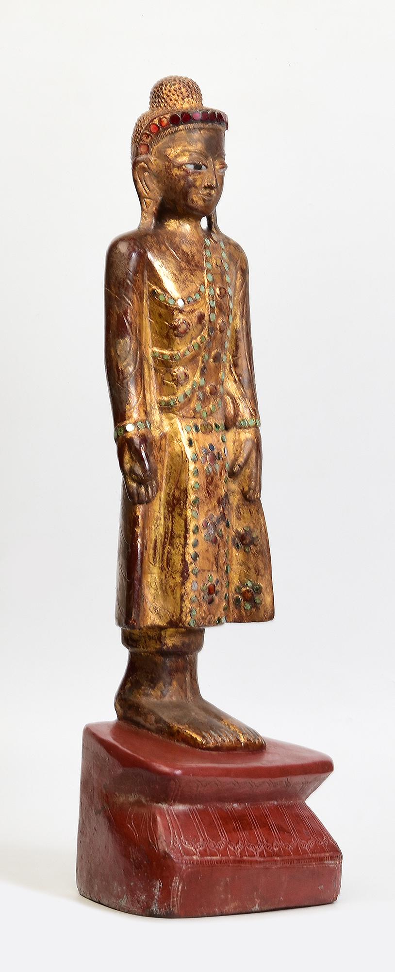19. Jahrhundert, Mandalay, Antiker burmesischer stehender Holzbuddha mit vergoldetem Gold im Angebot 6
