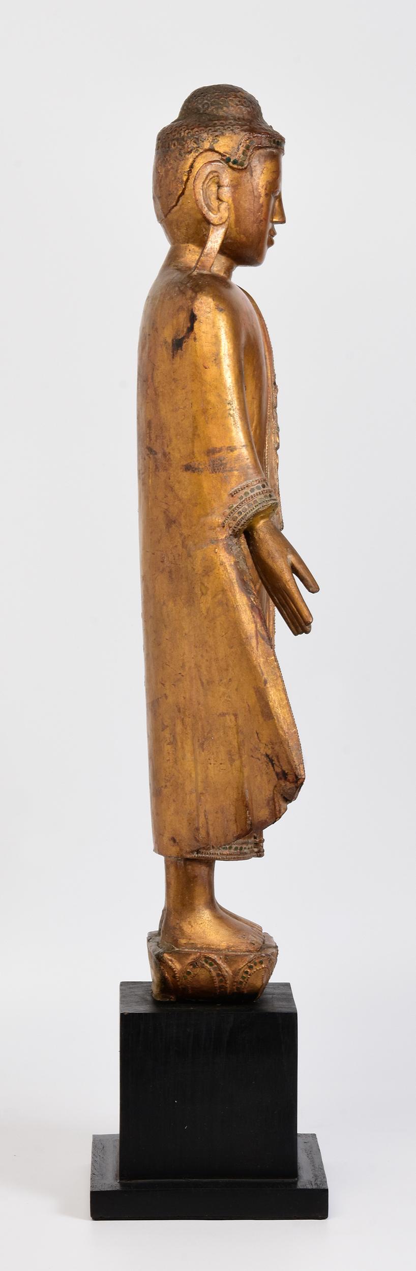 XIX secolo, Mandalay, antico Buddha birmano in piedi con oro dorato in vendita 5