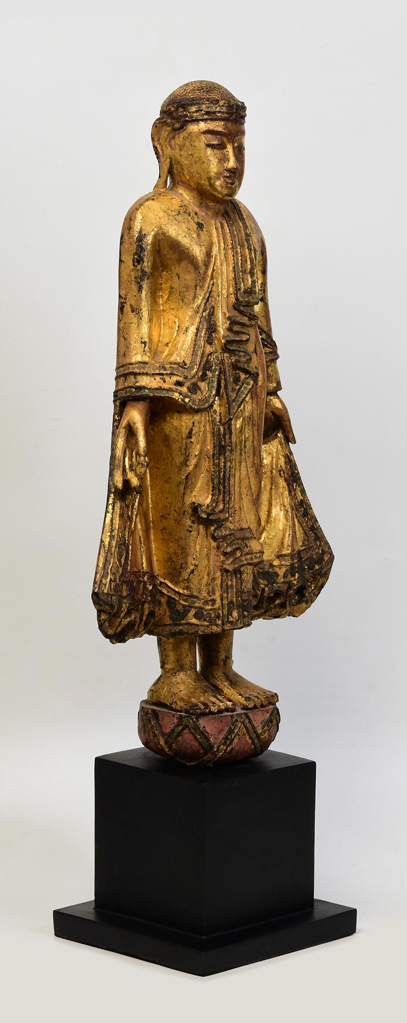 19. Jahrhundert, Mandalay, Antiker burmesischer stehender Holzbuddha mit vergoldetem Gold im Angebot 7